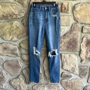 AMERICAN EAGLE | Distressed Mom Jeans